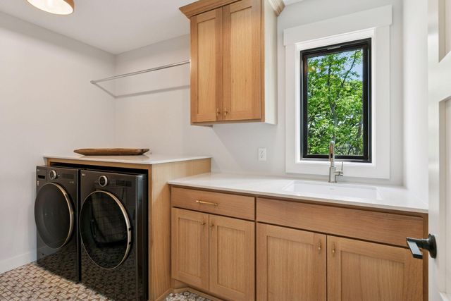 5571 Rolling Hills Parkway, Victoria, MN 55318