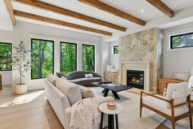 5571 Rolling Hills Parkway, Victoria, MN 55318