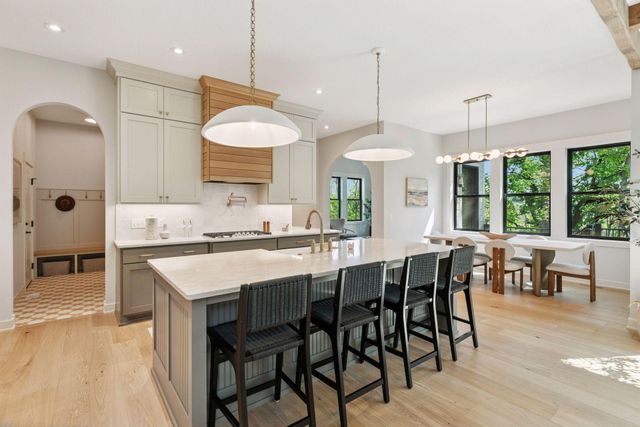 5571 Rolling Hills Parkway, Victoria, MN 55318