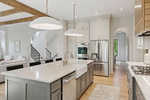 5571 Rolling Hills Parkway, Victoria, MN 55318