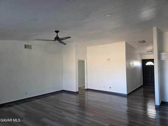 15627 Cypress Point Avenue, Llano, CA 93544