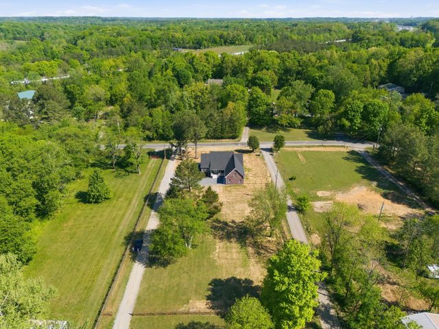 8347 Horseshoe Rd, Cross Plains, TN 37049