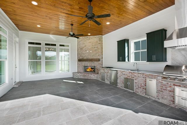 437 Glenthorne Dr, Gonzales, LA 70737