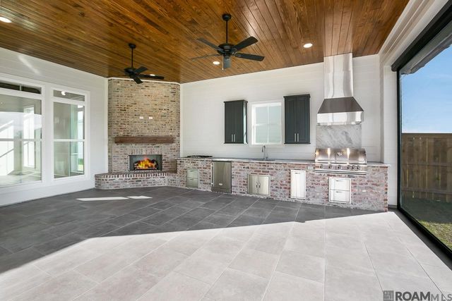 437 Glenthorne Dr, Gonzales, LA 70737