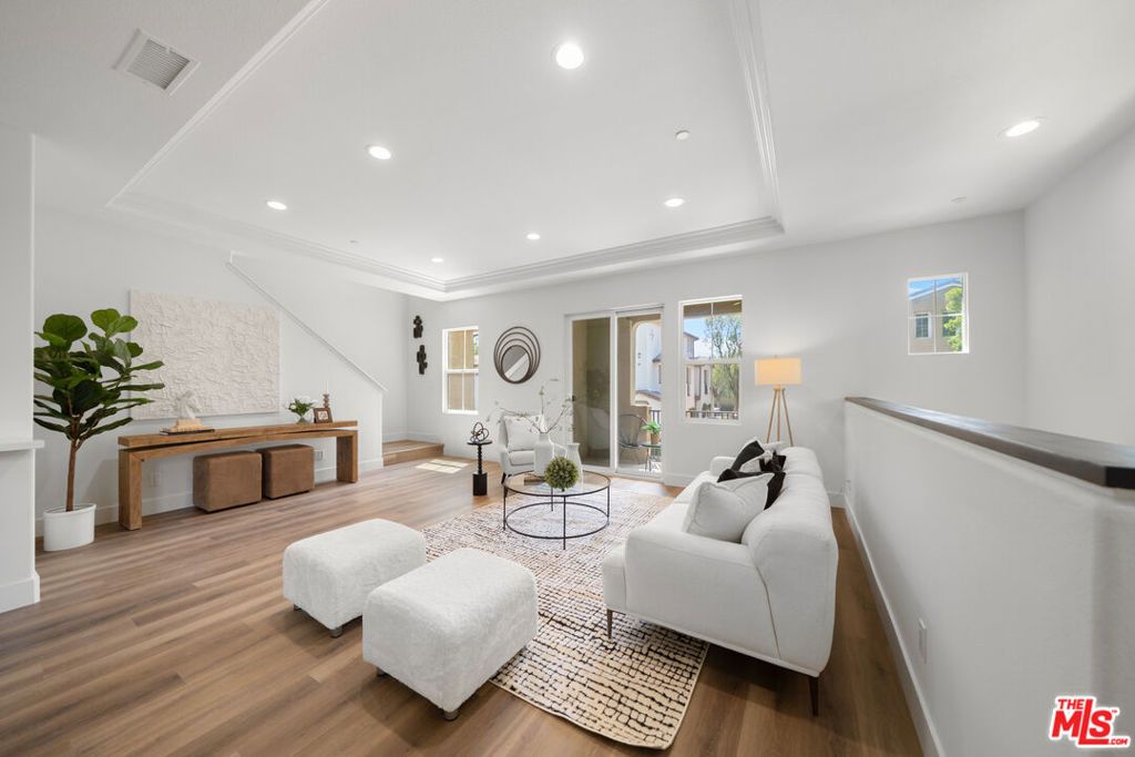 270 Lockford, Irvine, CA 92602 — photo 4