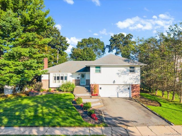 84 Melanie Lane, Syosset, NY 11791
