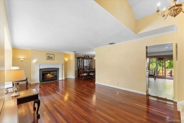 84 Melanie Lane, Syosset, NY 11791