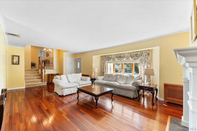 84 Melanie Lane, Syosset, NY 11791