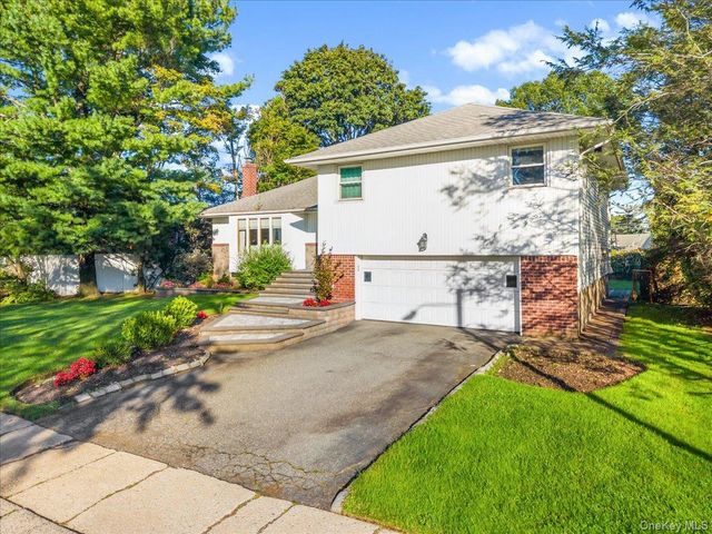 84 Melanie Lane, Syosset, NY 11791