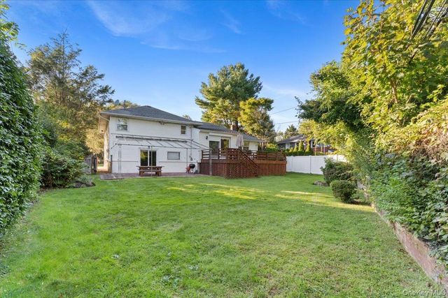 84 Melanie Lane, Syosset, NY 11791