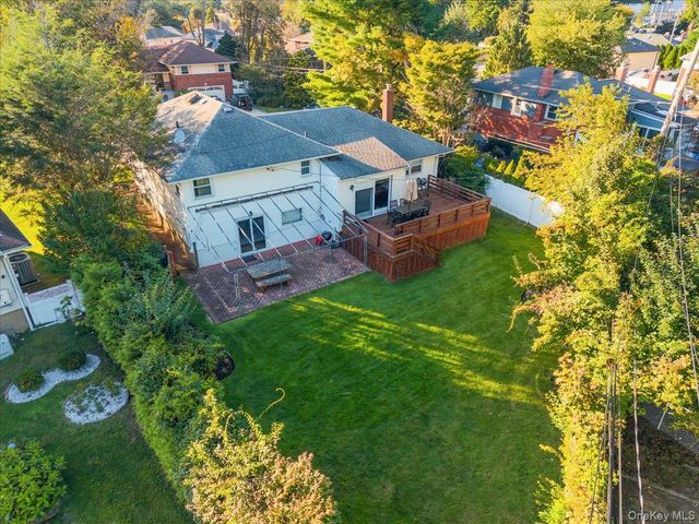 84 Melanie Lane, Syosset, NY 11791