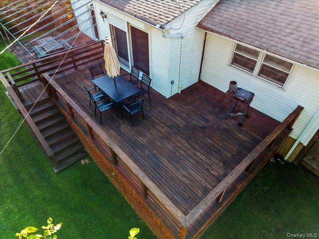 84 Melanie Lane, Syosset, NY 11791
