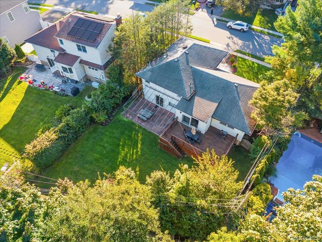 84 Melanie Lane, Syosset, NY 11791