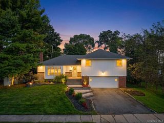 84 Melanie Lane, Syosset, NY 11791