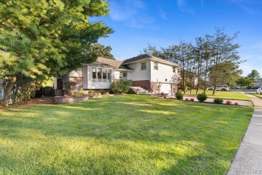 84 Melanie Lane, Syosset, NY 11791 — photo 4