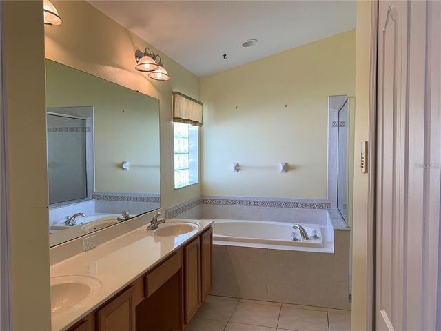 4211 HARTFORD LAKE DRIVE, Tampa, FL 33619