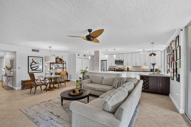 103 Half Moon Circle C1, Hypoluxo, FL 33462