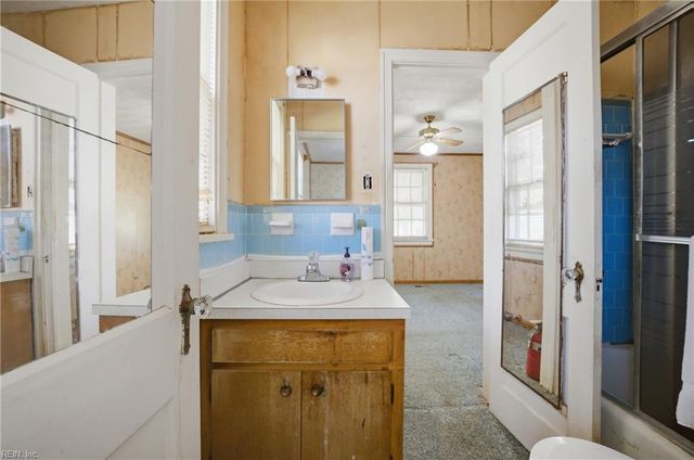 621 Temple LN, Newport News, VA 23605