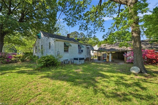 621 Temple LN, Newport News, VA 23605