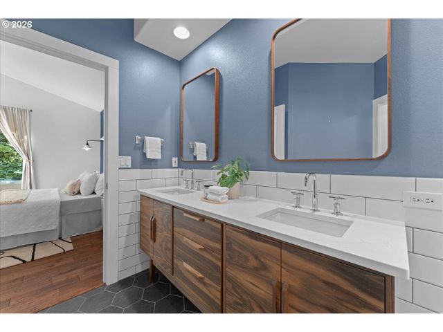 2531 Nw MARSDEN Pl, Portland, OR 97229