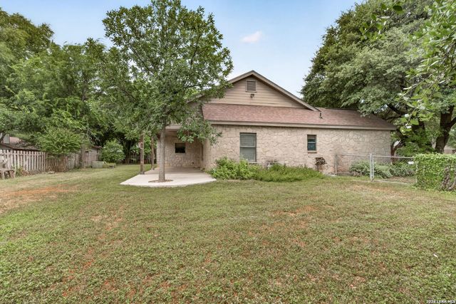 104 Spring Rain, Castroville, TX 78009