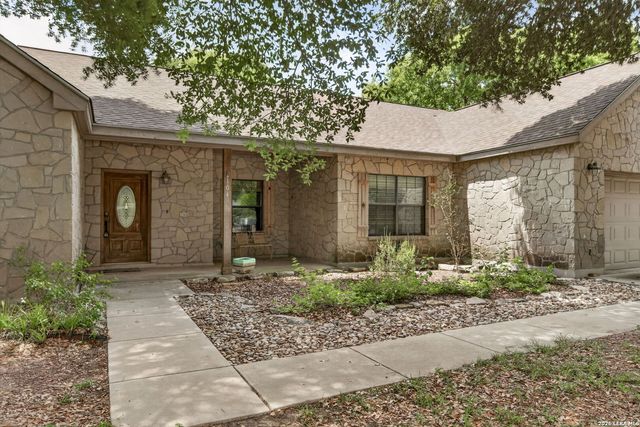 104 Spring Rain, Castroville, TX 78009
