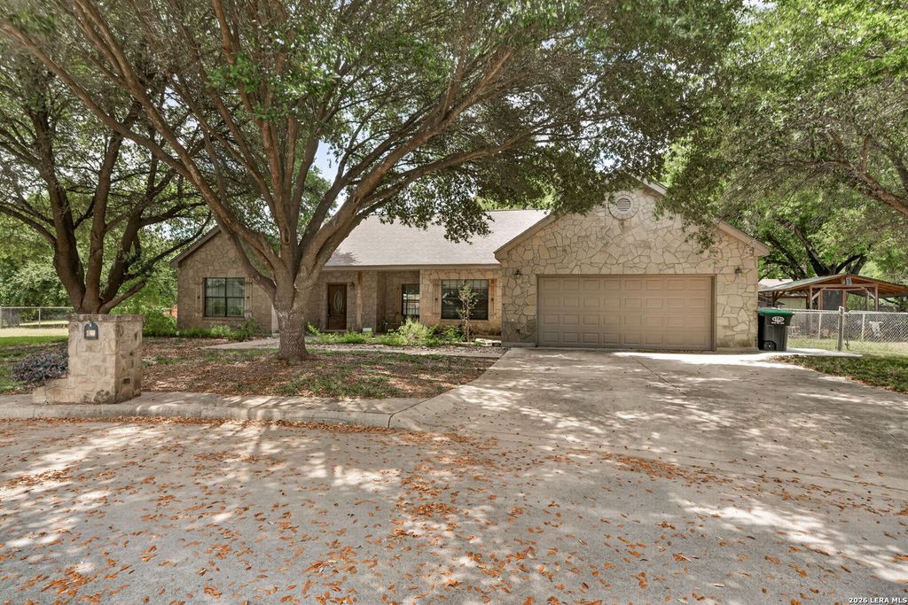 104 Spring Rain, Castroville, TX 78009