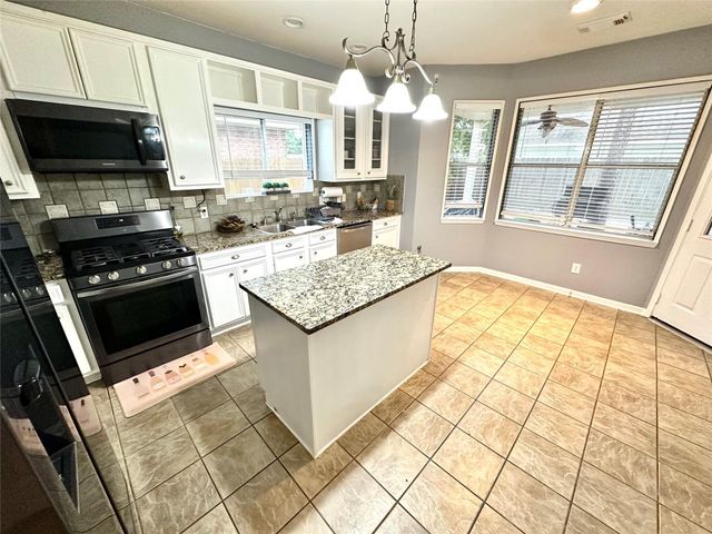 26871 Castlecliff Lane, Kingwood, TX 77339