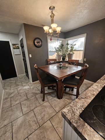 1603 Kimes St, Twin Falls, ID 83301