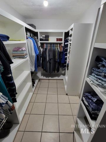 1603 Kimes St, Twin Falls, ID 83301