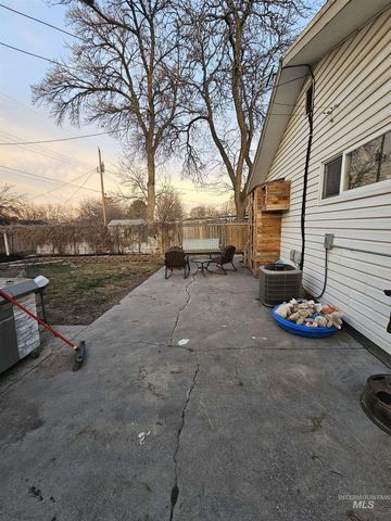 1603 Kimes St, Twin Falls, ID 83301