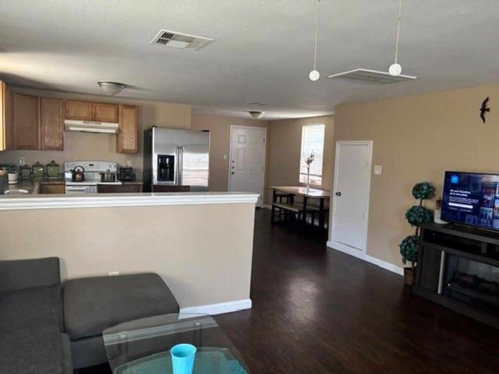 2215 Hollywood Avenue, Galveston, TX 77551