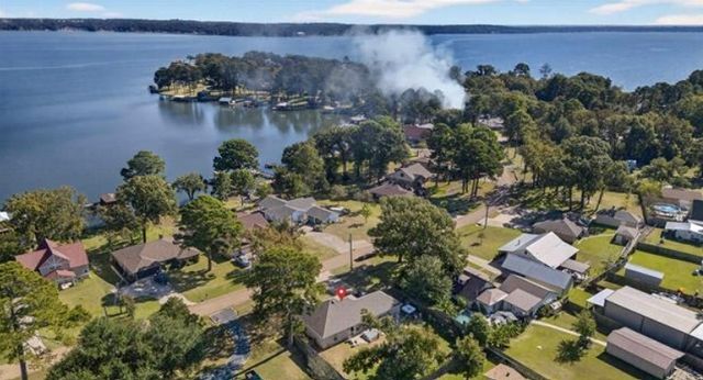 517 Wildewood Drive, Chandler, TX 75758