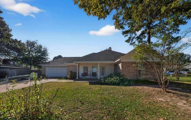 517 Wildewood Drive, Chandler, TX 75758