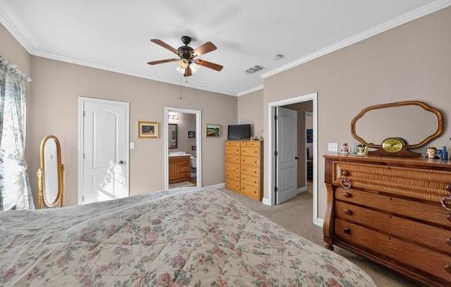 517 Wildewood Drive, Chandler, TX 75758