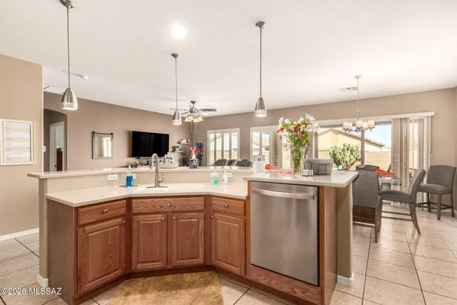 180 W Calle Media Luz, Sahuarita, AZ 85629