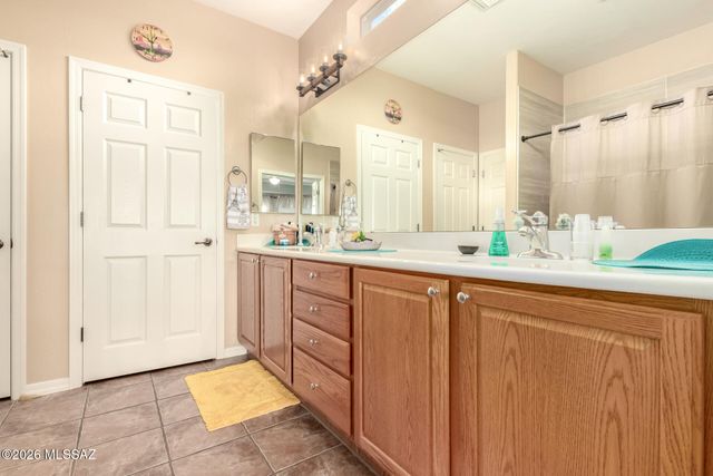 180 W Calle Media Luz, Sahuarita, AZ 85629