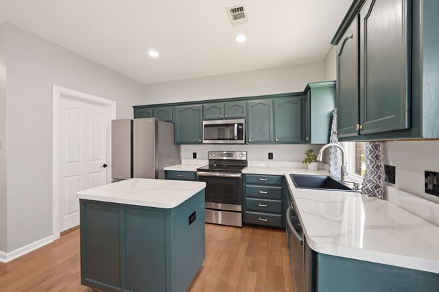 10621 Cloisters Drive, Fort Worth, TX 76131