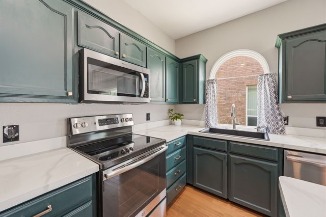 10621 Cloisters Drive, Fort Worth, TX 76131