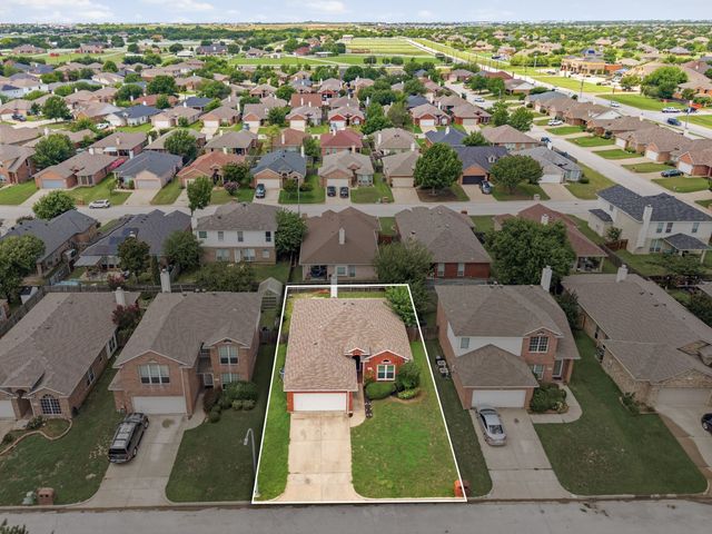 10621 Cloisters Drive, Fort Worth, TX 76131