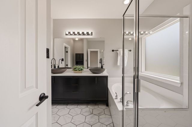 10621 Cloisters Drive, Fort Worth, TX 76131