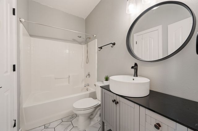 10621 Cloisters Drive, Fort Worth, TX 76131