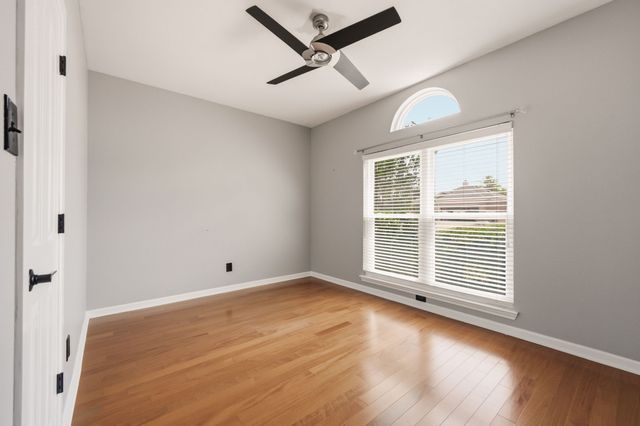 10621 Cloisters Drive, Fort Worth, TX 76131