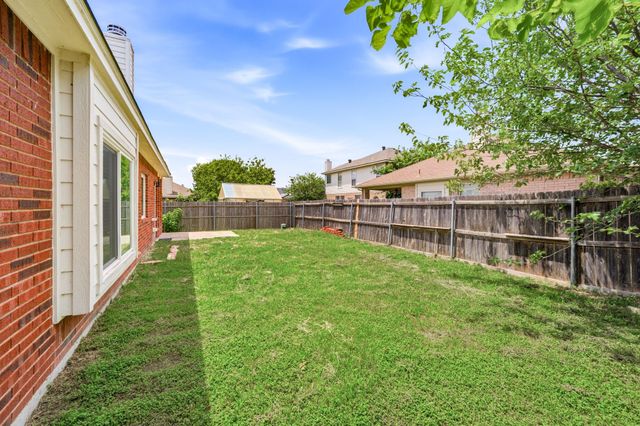 10621 Cloisters Drive, Fort Worth, TX 76131