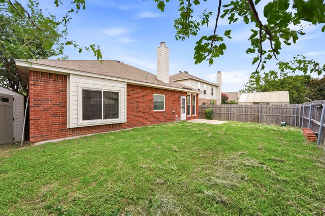 10621 Cloisters Drive, Fort Worth, TX 76131