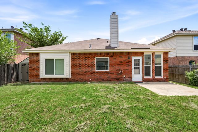 10621 Cloisters Drive, Fort Worth, TX 76131