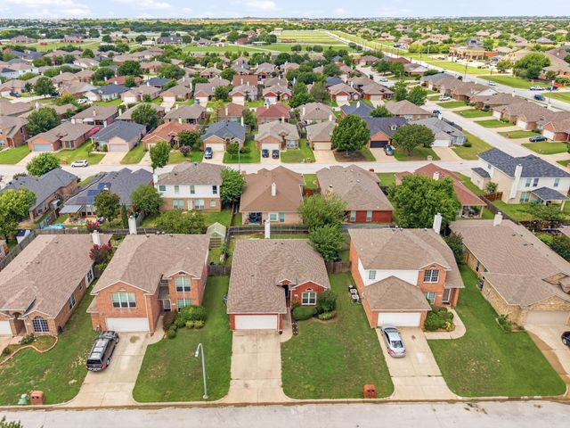 10621 Cloisters Drive, Fort Worth, TX 76131