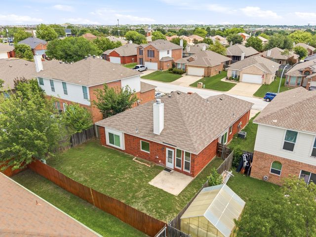 10621 Cloisters Drive, Fort Worth, TX 76131