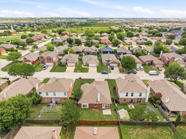 10621 Cloisters Drive, Fort Worth, TX 76131