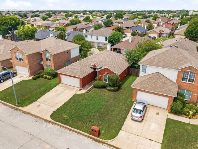 10621 Cloisters Drive, Fort Worth, TX 76131